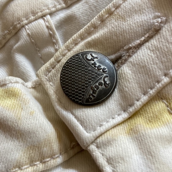 Free People White Jeans with Yellow/Tan Tropical Details - Picture 3 of 3